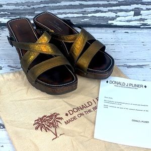 Donald J. Pliner - WHO Sandal - Sz 9